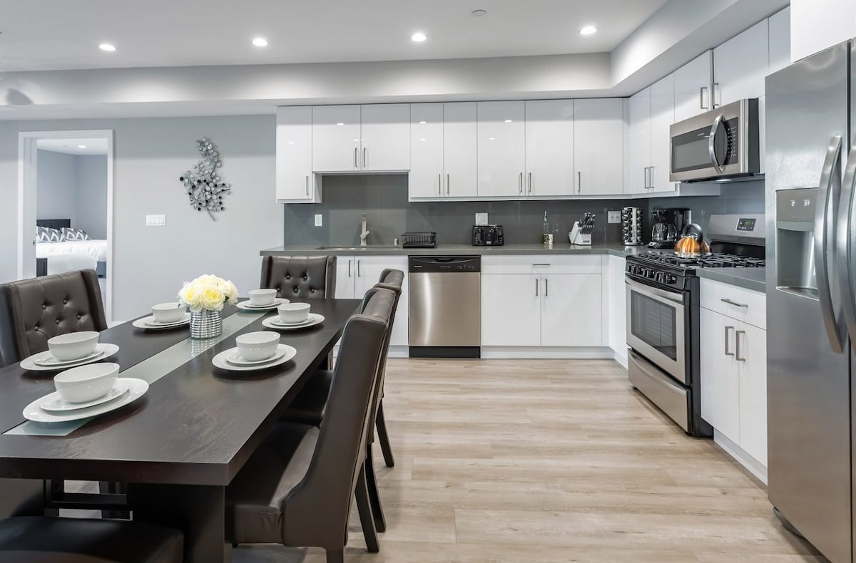 Kitchen with dining table